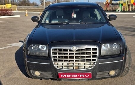 Chrysler 300C II, 2004 год, 1 200 000 рублей, 1 фотография