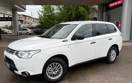 Mitsubishi Outlander III рестайлинг 3, 2014 год, 1 360 000 рублей, 1 фотография
