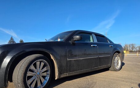 Chrysler 300C II, 2004 год, 1 200 000 рублей, 8 фотография