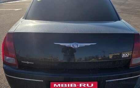 Chrysler 300C II, 2004 год, 1 200 000 рублей, 9 фотография