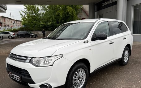 Mitsubishi Outlander III рестайлинг 3, 2014 год, 1 360 000 рублей, 3 фотография