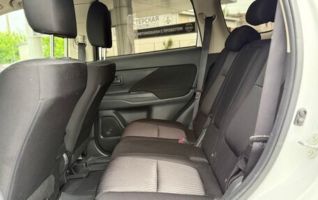 Mitsubishi Outlander III рестайлинг 3, 2014 год, 1 360 000 рублей, 13 фотография
