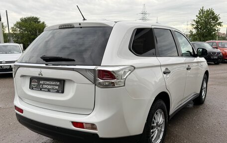 Mitsubishi Outlander III рестайлинг 3, 2014 год, 1 360 000 рублей, 8 фотография