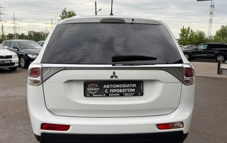 Mitsubishi Outlander III рестайлинг 3, 2014 год, 1 360 000 рублей, 9 фотография