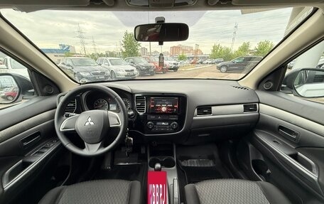 Mitsubishi Outlander III рестайлинг 3, 2014 год, 1 360 000 рублей, 10 фотография
