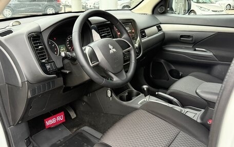 Mitsubishi Outlander III рестайлинг 3, 2014 год, 1 360 000 рублей, 11 фотография