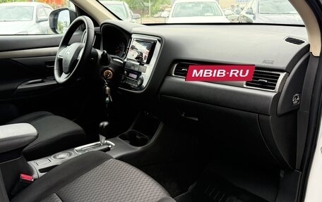 Mitsubishi Outlander III рестайлинг 3, 2014 год, 1 360 000 рублей, 12 фотография