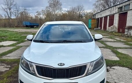 KIA Rio III рестайлинг, 2013 год, 550 000 рублей, 2 фотография