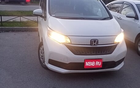 Honda Freed II, 2021 год, 1 850 000 рублей, 1 фотография