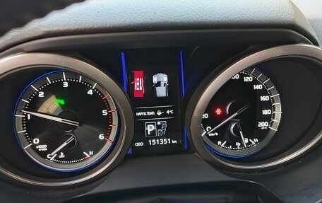 Toyota Land Cruiser Prado 150 рестайлинг 2, 2014 год, 3 300 000 рублей, 2 фотография