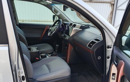Toyota Land Cruiser Prado 150 рестайлинг 2, 2014 год, 3 300 000 рублей, 6 фотография