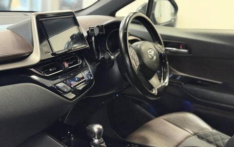 Toyota C-HR I рестайлинг, 2017 год, 2 050 000 рублей, 9 фотография