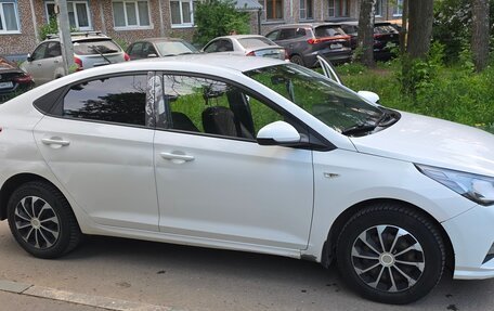 Hyundai Solaris II рестайлинг, 2021 год, 1 200 000 рублей, 2 фотография