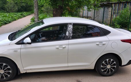 Hyundai Solaris II рестайлинг, 2021 год, 1 200 000 рублей, 3 фотография
