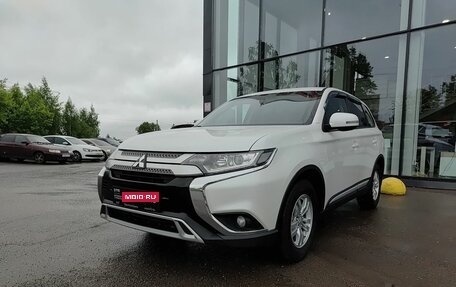 Mitsubishi Outlander III рестайлинг 3, 2018 год, 2 099 000 рублей, 1 фотография