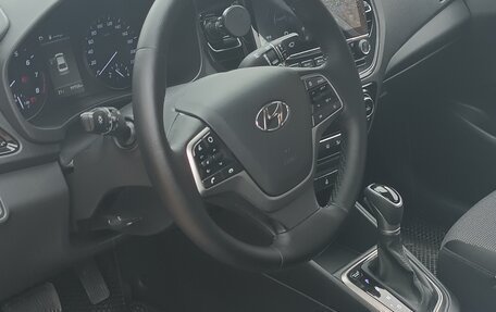 Hyundai Solaris II рестайлинг, 2021 год, 1 400 000 рублей, 4 фотография
