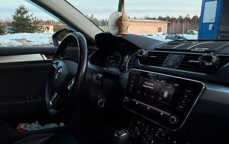 Skoda Superb III рестайлинг, 2018 год, 1 780 000 рублей, 10 фотография