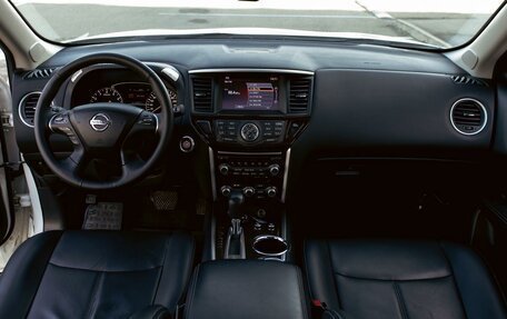 Nissan Pathfinder, 2016 год, 1 795 000 рублей, 16 фотография