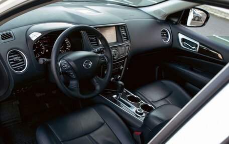Nissan Pathfinder, 2016 год, 1 795 000 рублей, 13 фотография