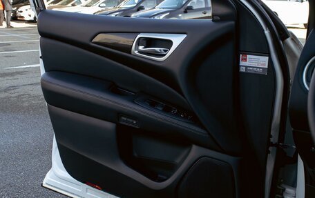 Nissan Pathfinder, 2016 год, 1 795 000 рублей, 12 фотография