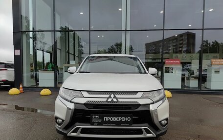 Mitsubishi Outlander III рестайлинг 3, 2018 год, 2 099 000 рублей, 2 фотография