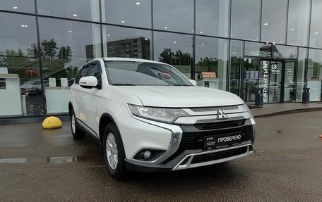 Mitsubishi Outlander III рестайлинг 3, 2018 год, 2 099 000 рублей, 3 фотография