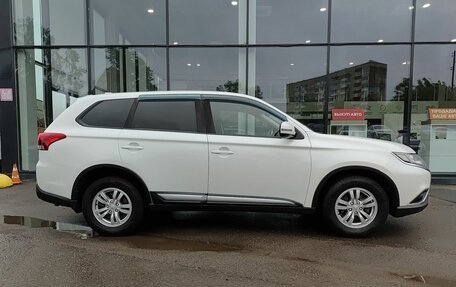 Mitsubishi Outlander III рестайлинг 3, 2018 год, 2 099 000 рублей, 5 фотография