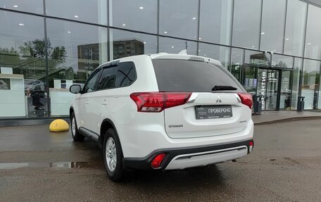 Mitsubishi Outlander III рестайлинг 3, 2018 год, 2 099 000 рублей, 8 фотография