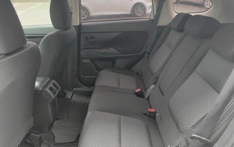 Mitsubishi Outlander III рестайлинг 3, 2018 год, 2 099 000 рублей, 15 фотография