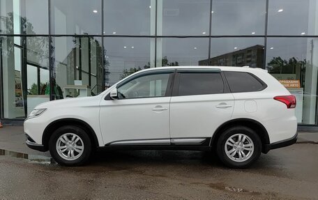 Mitsubishi Outlander III рестайлинг 3, 2018 год, 2 099 000 рублей, 10 фотография