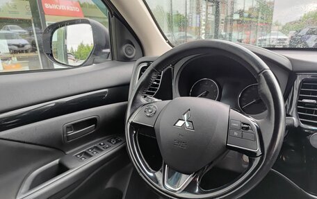 Mitsubishi Outlander III рестайлинг 3, 2018 год, 2 099 000 рублей, 23 фотография
