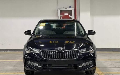 Skoda Superb, 2026 год, 3 300 000 рублей, 2 фотография