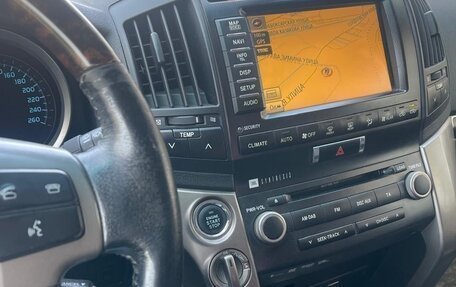 Toyota Land Cruiser 200, 2011 год, 3 000 000 рублей, 2 фотография