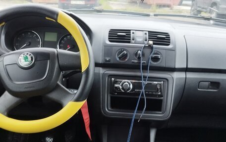 Skoda Fabia II, 2011 год, 270 000 рублей, 3 фотография