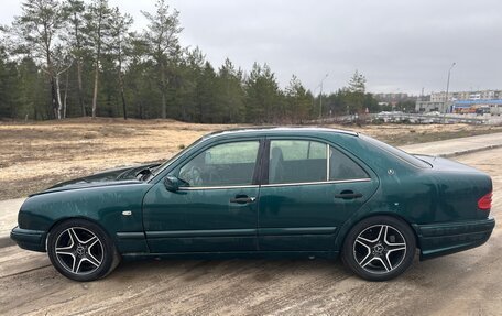 Mercedes-Benz E-Класс, 1997 год, 140 000 рублей, 4 фотография