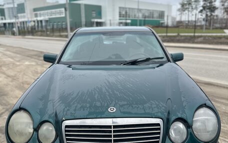 Mercedes-Benz E-Класс, 1997 год, 140 000 рублей, 2 фотография