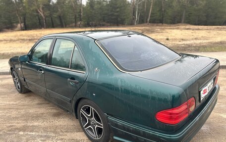 Mercedes-Benz E-Класс, 1997 год, 140 000 рублей, 3 фотография