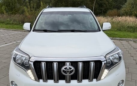Toyota Land Cruiser Prado 150 рестайлинг 2, 2014 год, 3 150 000 рублей, 3 фотография