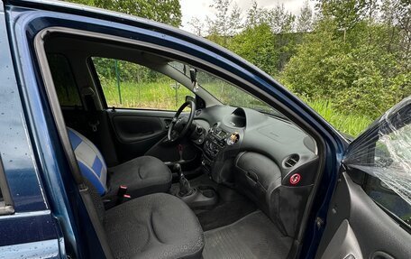 Toyota Yaris I рестайлинг, 2003 год, 200 000 рублей, 4 фотография