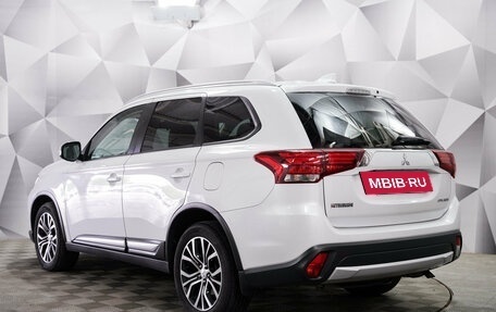 Mitsubishi Outlander III рестайлинг 3, 2017 год, 2 300 000 рублей, 2 фотография