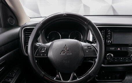 Mitsubishi Outlander III рестайлинг 3, 2017 год, 2 300 000 рублей, 6 фотография