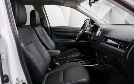 Mitsubishi Outlander III рестайлинг 3, 2017 год, 2 300 000 рублей, 5 фотография