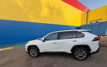Toyota RAV4, 2019 год, 2 800 000 рублей, 4 фотография