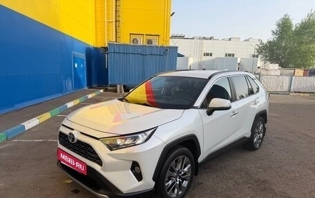 Toyota RAV4, 2019 год, 2 800 000 рублей, 5 фотография