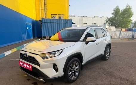 Toyota RAV4, 2019 год, 2 800 000 рублей, 2 фотография