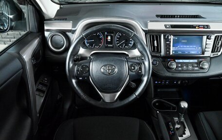 Toyota RAV4, 2018 год, 2 700 000 рублей, 12 фотография