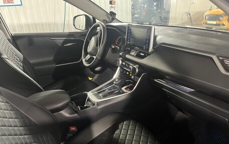 Toyota RAV4, 2019 год, 3 450 000 рублей, 6 фотография