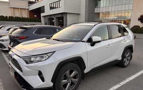 Toyota RAV4, 2019 год, 3 450 000 рублей, 9 фотография