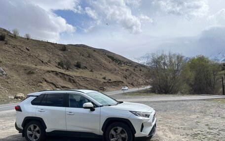 Toyota RAV4, 2019 год, 3 450 000 рублей, 7 фотография