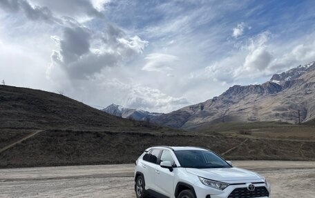 Toyota RAV4, 2019 год, 3 450 000 рублей, 5 фотография